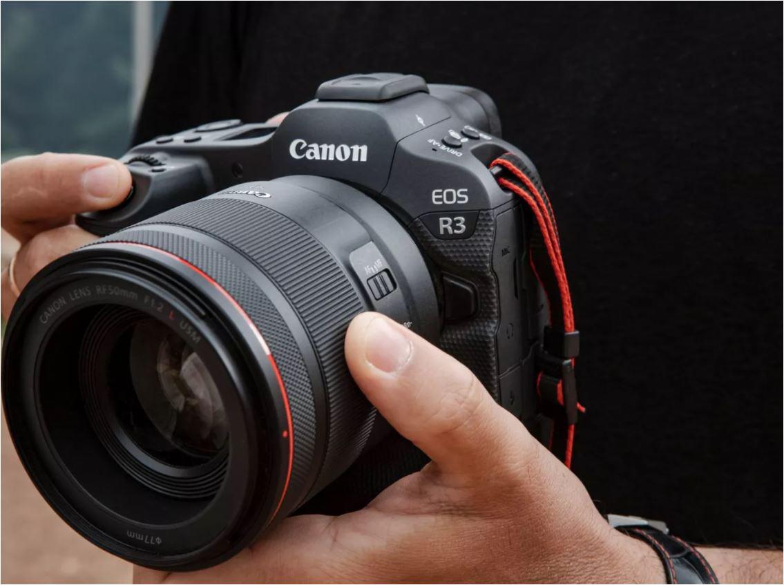 Camera foto Canon Mirrorless EOS R3 body, Black, sensor full frame 24.1 MP,rezolutie sensor imagine: CMOS, 36 x 24 mm, Raport de aspect: 3:2, sistem curatare integrat, Procesor imagine Digic X, Montură obiectiv: RF, Distanţă focală: 1.0X,  Focalizare: Dual Pixel CMOS AF II, Puncte focalizare: Cu