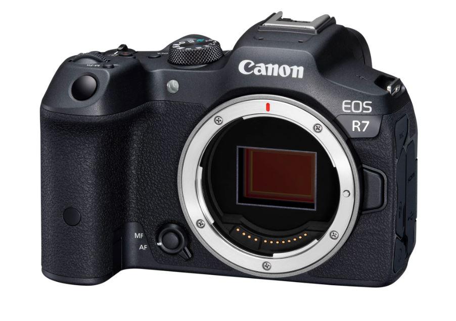Camera foto Canon Mirrorless EOS R7 body, Black, sensor APS-C 32.5 MP,rezolutie sensor imagine: CMOS, 22,3 x 14,8 mm, Raport de aspect: 3:2, sistem curatare integrat, Procesor imagine Digic X, Montură obiectiv: RF, Distanţă focală: 1.6 X,  Focalizare: Dual Pixel CMOS AF II, Puncte focalizare: Cu