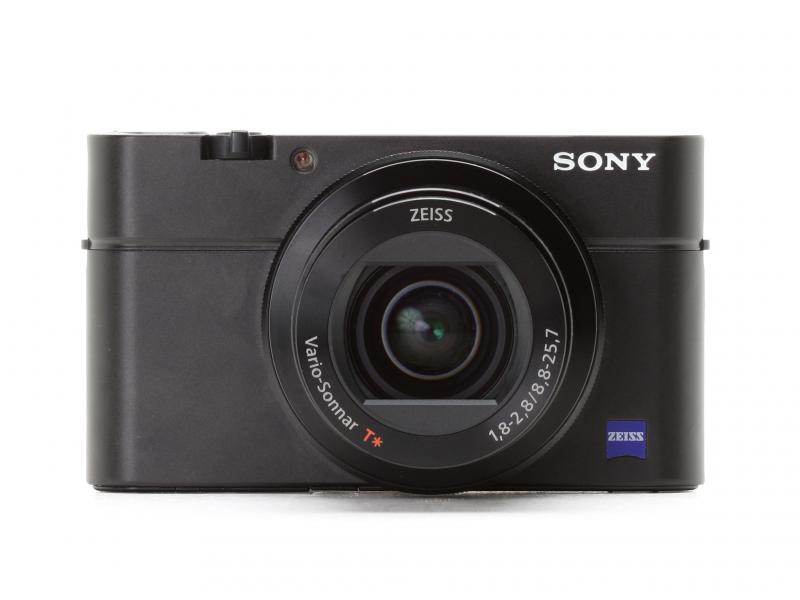 Camera foto Sony DCS-RX100 III Black, 20.2 MP, CMOS 1" (13.2 x 8.8 mm) ,2.9x optical zoom, 3" TFT LCD, Optical SteadyShot, Filmare Full HD(60fps), ISO 100 -25600, WiFi, compatibil SD/SDHC/SDXC ,acumulatorNP-BX1